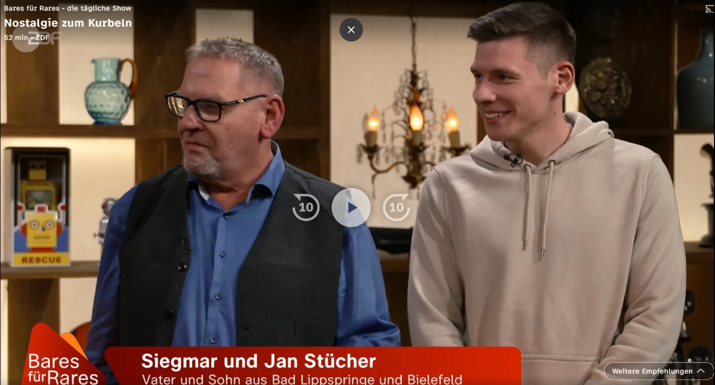 Szene aus Bares für Rares mit Horst Lichter, Siegmar und Jan Stücher