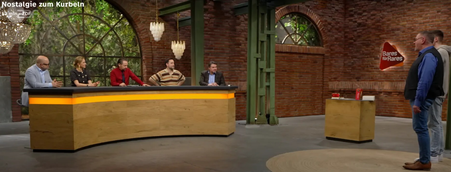 Szene aus Bares für Rares mit den Händlern